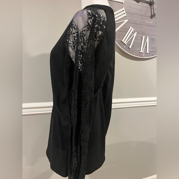 Women's Black Lace Long Sleeve Top - So pretty on! NWOT Size Med… - Picture 3 of 11
